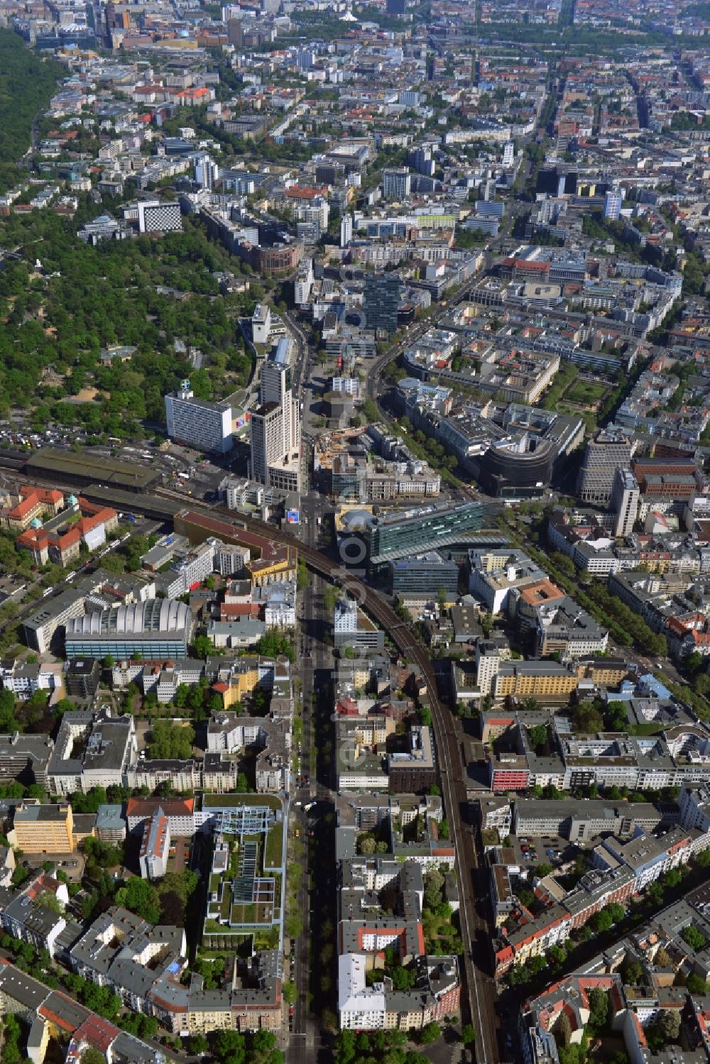 Aerial photograph Berlin - The Kant road crosses the Charlottenburg district of Berlin and ends in the City West in the Breitscheidplatz with its attractions and shopping centers. There are close to each of the Zoological Garden, Kaiser Wilhelm Memorial Church, the mall Neues Kranzler Eck, the Kudamm Corner and the new high-rise Zoofenster with the luxury Waldorf Astoria Hotel. The S-Bahn and mainline tracks run paralell to Kant road towards Zoologischer Garten station. Modern architecture as the style works in the Kant street and the building of the Chamber of Commerce in the pheasant road with its shimmering silver barrel roof has broken the traditional bourgeois old buildings in recent decades