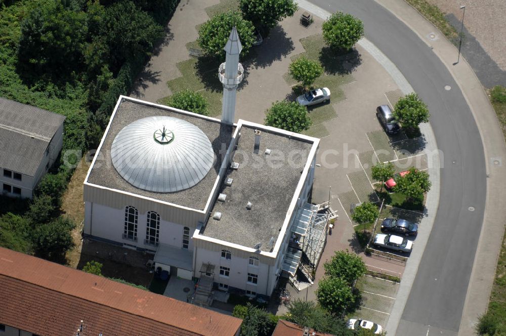 Wiesloch from above - Blick auf die Kanuni Sultan Süleyman Camii. Die Moschee wurde 1995 eröffnet, der Gottesdienst findet in türkischer Sprache statt. Sie gehört dem Dachveband Türkisch-Islamische Union (DITIB) an. Kontakt: Kanuni Sultan Süleyman Camii in Wiesloch, In den Auwiesen 1, 69168 Wiesloch, Tel. 06222 / 8712