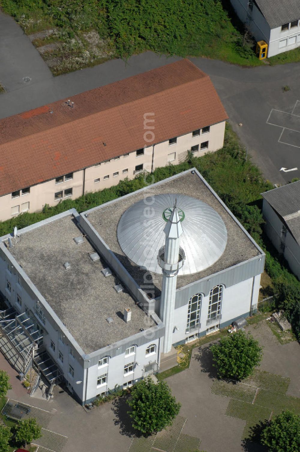 Wiesloch from above - Blick auf die Kanuni Sultan Süleyman Camii. Die Moschee wurde 1995 eröffnet, der Gottesdienst findet in türkischer Sprache statt. Sie gehört dem Dachveband Türkisch-Islamische Union (DITIB) an. Kontakt: Kanuni Sultan Süleyman Camii in Wiesloch, In den Auwiesen 1, 69168 Wiesloch, Tel. 06222 / 8712