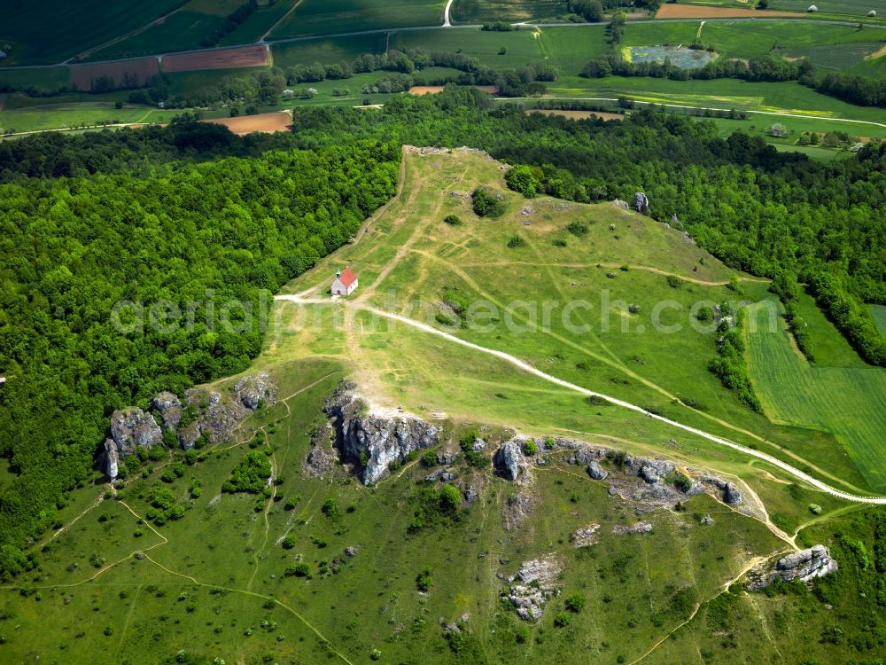 Leutenbach from the bird's eye view: Already in the 14th Century should be one of the holy Walburga consecrated chapel have been on the mountain. The current chapel was built in the 17th Century built. It belongs to the Catholic Church in Leutenbach