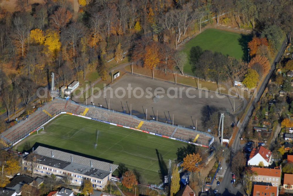 Aerial photograph Potsdam-Babelsberg - Blick auf das Karl-Liebknecht-Stadion in Potsdam-Babelsberg. Das Karl-Liebknecht-Stadion (kurz: KarLi) ist ein Fußballstadion, auf dem der SV Babelsberg 03 und der 1. FFC Turbine Potsdam ihre Heimspiele austragen. Das Stadion wurde am 10. Juli 1976 seiner Bestimmung übergeben. Das erste Spiel fand zwischen der DDR-Olympiamannschaft und der BSG Motor Babelsberg statt. Derzeit ist das Stadion im renovierungsbedürftigem Zustand. Pro-KarLi ist eine Bürger Aktion zum Erhalt des Stadions. Kontakt: Karl-Liebknecht-Stadion, Karl-Liebknecht-Str. 90, 14482 Potsdam, Tel.: 0177-590 92 79, pro-karli.de