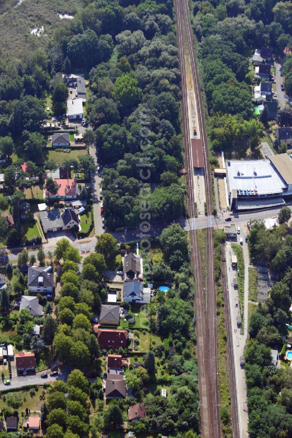 Aerial photograph Blankenfelde - Road layout of the Karl-Marx-Straße on the railway line Dresdner Bahn to the station Blankenfelde in Brandenburg. By the engineering community Dresdner Bahn is the new construction of a railway bridge as planned bridge construction