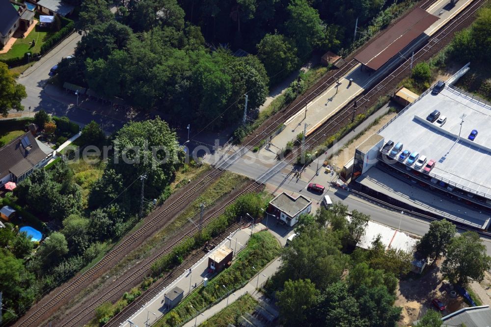 Aerial photograph Blankenfelde - Road layout of the Karl-Marx-Straße on the railway line Dresdner Bahn to the station Blankenfelde in Brandenburg. By the engineering community Dresdner Bahn is the new construction of a railway bridge as planned bridge construction