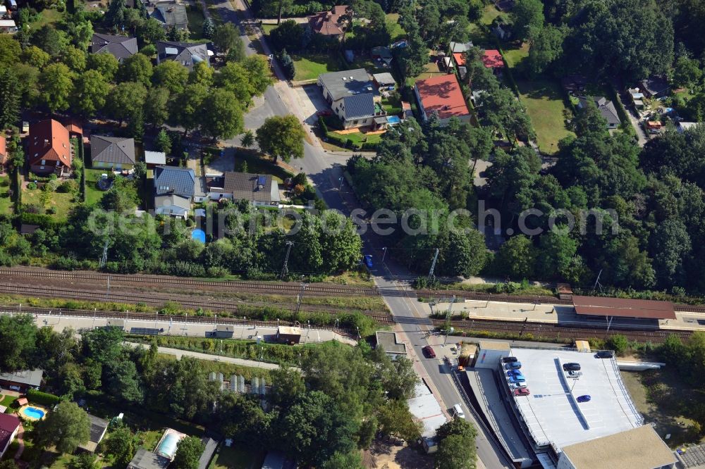 Aerial photograph Blankenfelde - Road layout of the Karl-Marx-Straße on the railway line Dresdner Bahn to the station Blankenfelde in Brandenburg. By the engineering community Dresdner Bahn is the new construction of a railway bridge as planned bridge construction