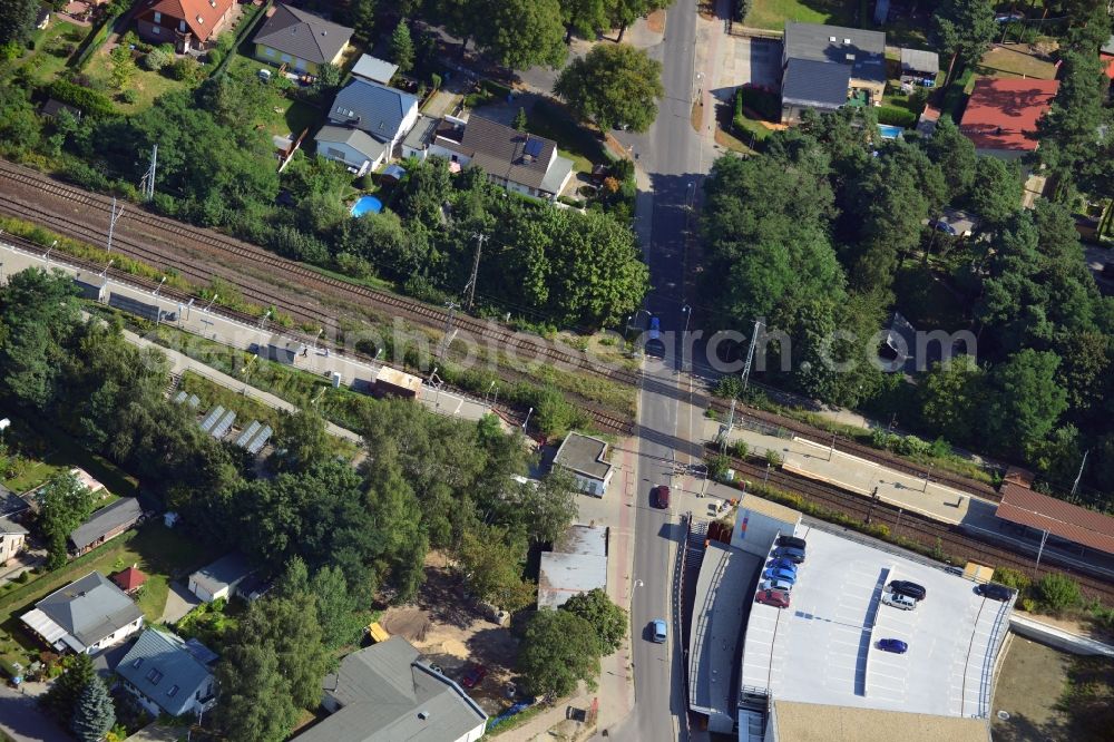 Blankenfelde from the bird's eye view: Road layout of the Karl-Marx-Straße on the railway line Dresdner Bahn to the station Blankenfelde in Brandenburg. By the engineering community Dresdner Bahn is the new construction of a railway bridge as planned bridge construction