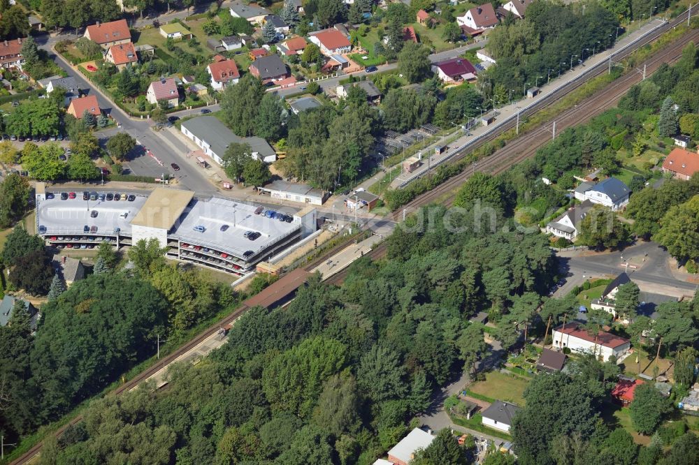 Aerial photograph Blankenfelde - Road layout of the Karl-Marx-Straße on the railway line Dresdner Bahn to the station Blankenfelde in Brandenburg. By the engineering community Dresdner Bahn is the new construction of a railway bridge as planned bridge construction