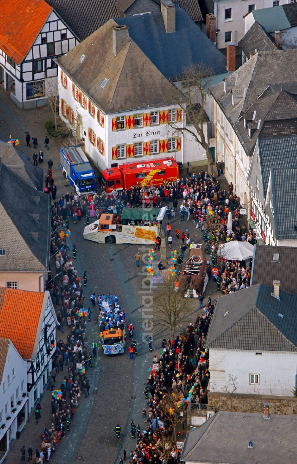 Arnsberg from the bird's eye view: Carnival on the Neumarkt in Arnsberg in North Rhine-Westphalia