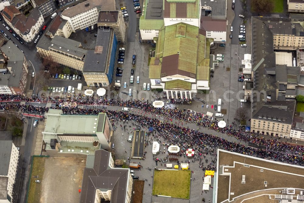 Düsseldorf from above - View of a carnival procession in Duisburg in the state Northrhein-Westphalia