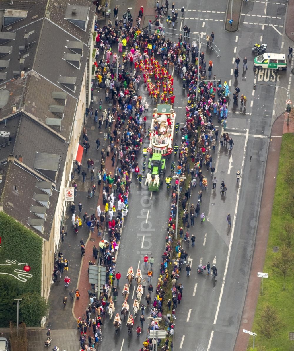 Aerial photograph Düsseldorf - View of a carnival procession in Duisburg in the state Northrhein-Westphalia