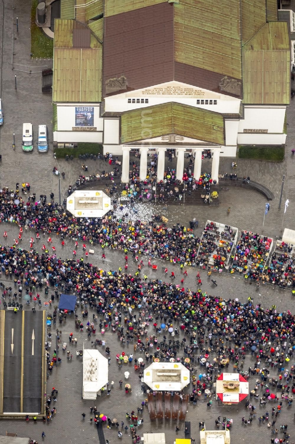 Aerial image Düsseldorf - View of a carnival procession in Duisburg in the state Northrhein-Westphalia