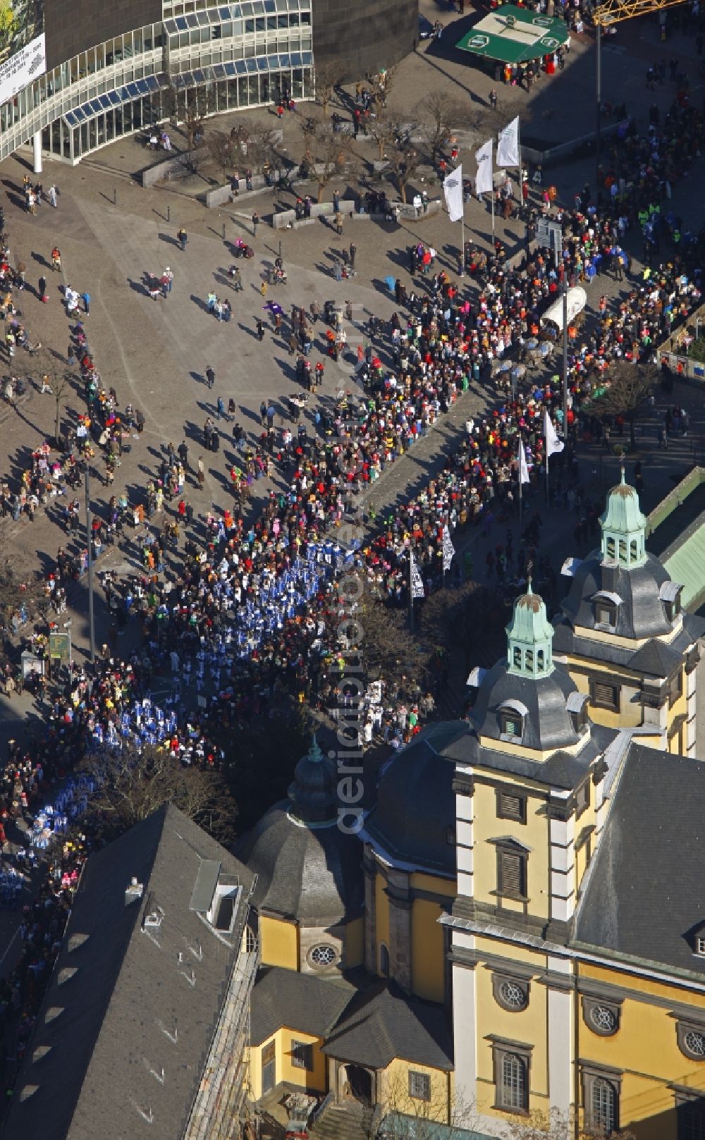 Aerial photograph Düsseldorf - Carnival parade on Historic City Hall in the Old Town in Dusseldorf in North Rhine-Westphalia