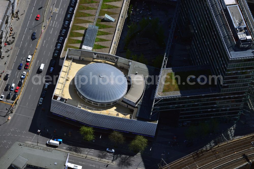 Aerial image Berlin - At the corner Joachimstalerstrasse - Kantrasse in the Charlottenburg district of Berlin, the department store chain Karstadt operates a sports sporting goods store the Karstdt sports. In the vernacular, the building is named because of its dome roof Groschen Moschee. The store is part of the shopping and service center Neues Kranzler Eck