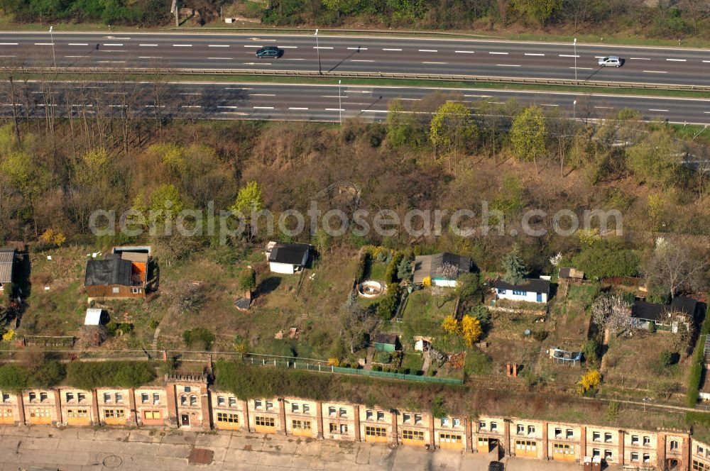 Aerial photograph Magdeburg - Blick auf die Kasematten an der Maybachstraße, der Westwall. Eine Kasematte ist ein vor Artilleriebeschuss geschütztes unterirdisches Gewölbe im Festungsbau. Auf den Kasematten befindet sich eine Kleingartenanlge und im Hintergrund die Schnellstraße / Tangente welche quer durch Magdeburg führt.