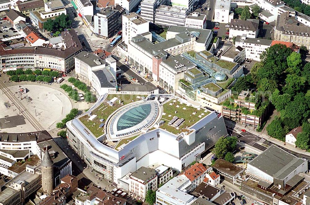 Aerial photograph Kassel / Hessen - Kassel / Hessen ECE-Einkaufscenter DEZ am ringförmig angelegten Königsplatz (mit Straßenbahnverbindung) im Zentrum von Kassel in Hessen