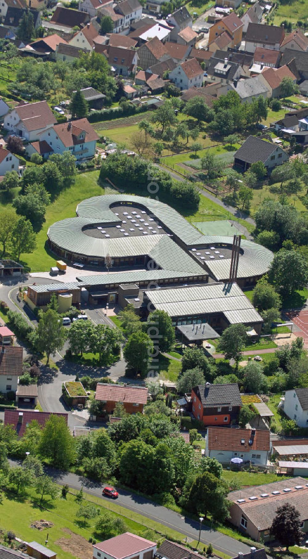 Fuchsstadt from above - Das Gebäude der Wolfgang Gerberen und staatlich anerkannten Katharinen-Schule. Träger der Förderschule ist die Lebenshilfe für Behinderte e.V. Schweinfurt. The building of the Wolfgang Gerbere and state-recognized Katharinen School. lebenshilfe-schweinfurt.de