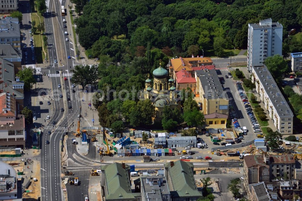 Warschau from the bird's eye view: The cathedral of Saint Mary Magdalene on the Targowa street in the Praga Polnoc district of Warsaw in Poland. The distinct church from the 19th century is located on the street where construction work is taking place