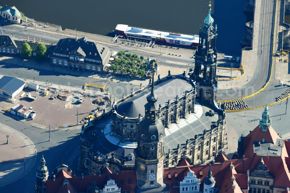 Aerial photograph Dresden - Church building of the cathedral of Kathedrale Sanctissimae Trinitatis -Dresdner Hofkirche on street Schlossstrasse in the district Altstadt in Dresden in the state Saxony, Germany