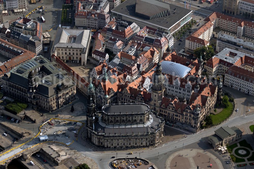 Aerial photograph Dresden - Church building of the cathedral of Kathedrale Sanctissimae Trinitatis -Dresdner Hofkirche on street Schlossstrasse in the district Altstadt in Dresden in the state Saxony, Germany