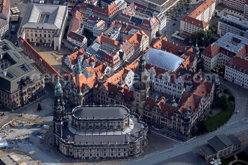 Aerial image Dresden - Church building of the cathedral of Kathedrale Sanctissimae Trinitatis -Dresdner Hofkirche on street Schlossstrasse in the district Altstadt in Dresden in the state Saxony, Germany