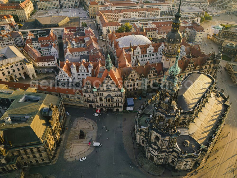 Aerial photograph Dresden - Church building of the cathedral of Kathedrale Sanctissimae Trinitatis -Dresdner Hofkirche on street Schlossstrasse in the district Altstadt in Dresden in the state Saxony, Germany