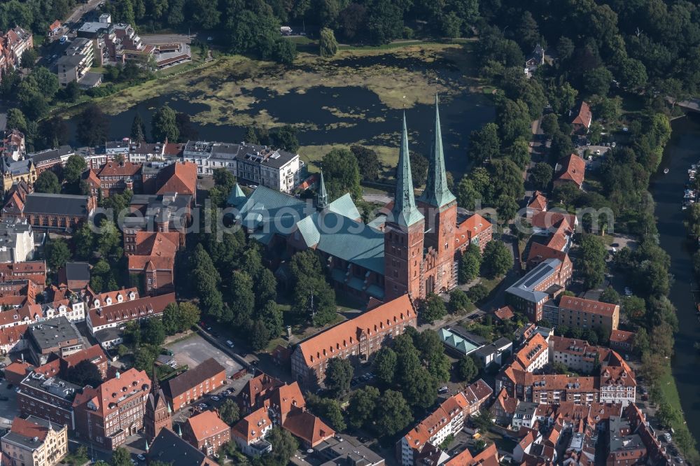 Aerial image Lübeck - Church building of the cathedral of on Muehlendamm in the district Altstadt in Luebeck in the state Schleswig-Holstein, Germany