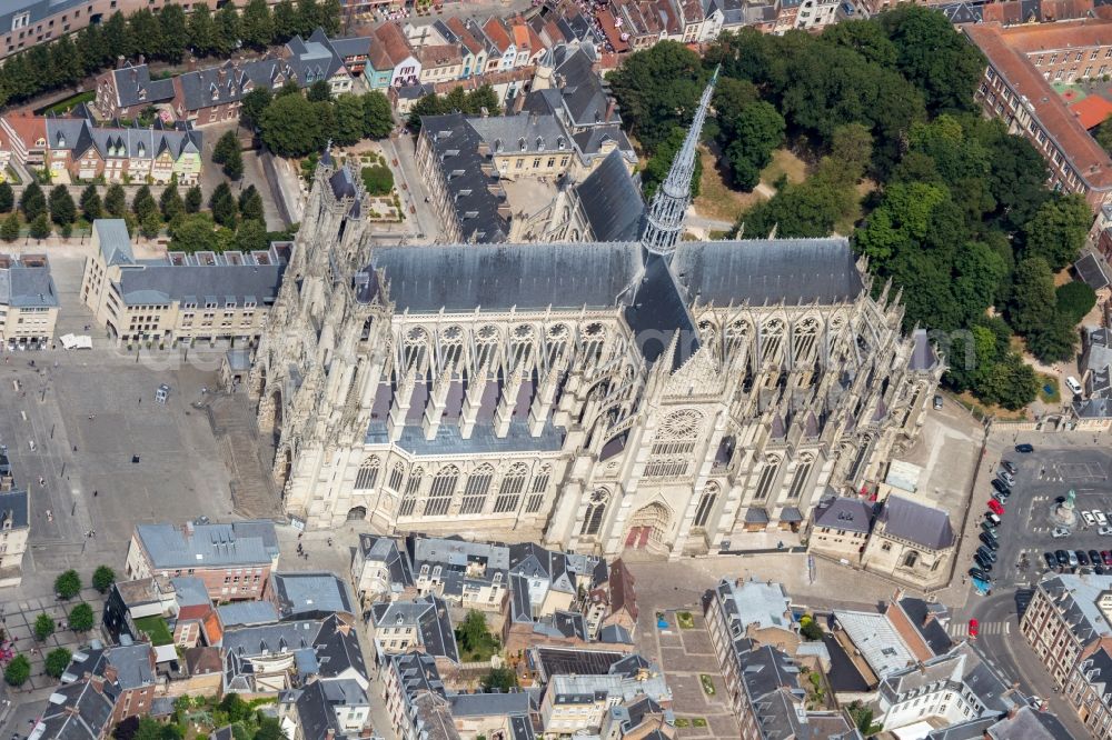 Aerial photograph Amiens - Church building of the cathedral of Notre Dame in Amiens in Hauts-de-France, France