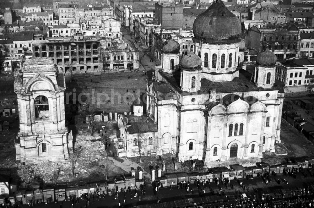 Novocherkassk from the bird's eye view: Church building of the cathedral of on street Yermaka Prospekt in Novocherkassk in Oblast Rostow, Russia