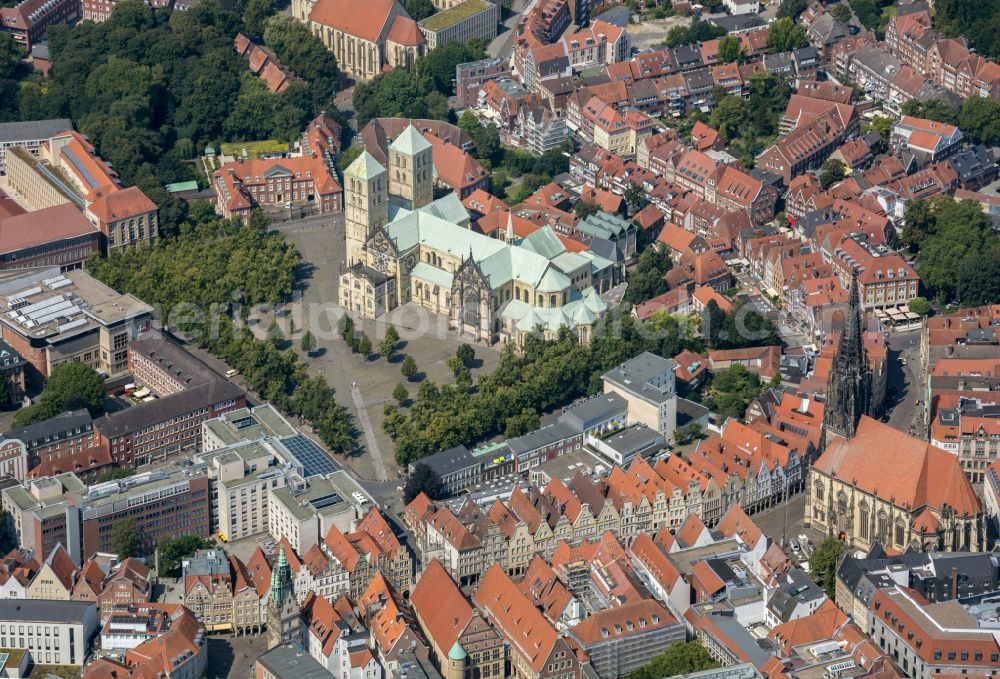 Aerial image Münster - Kathedrale St.-Paulus-Dom on place Domplatz in Muenster in the state North Rhine-Westphalia, Germany