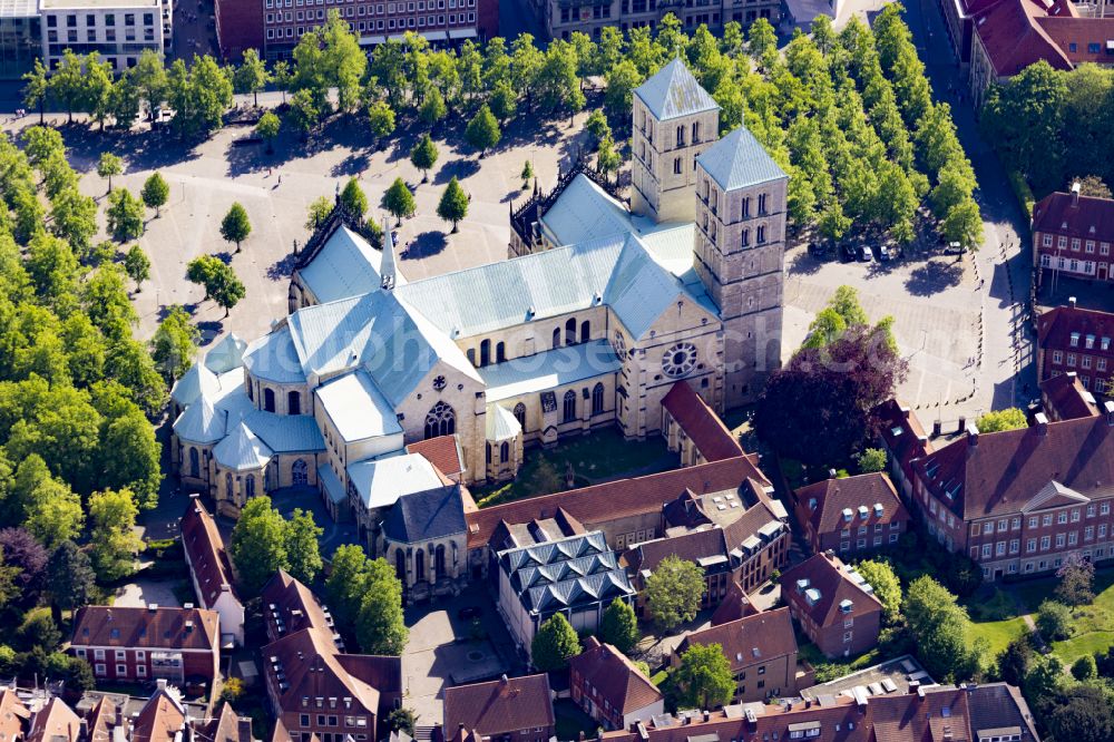 Münster from the bird's eye view: Kathedrale St.-Paulus-Dom on place Domplatz in Muenster in the state North Rhine-Westphalia, Germany