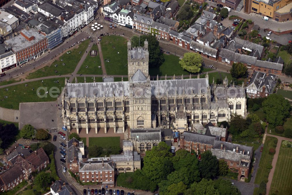 Exeter from above - Blick auf die Kathedrale St. Peter in Exeter. Sie wurde zwischen 1100 und 1400 erbaut. View of the Cathedral of St. Peter in Exeter. It was built between 1100 and 1400.