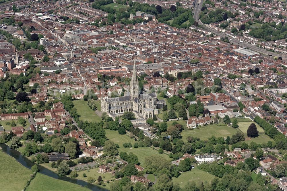 Aerial photograph Salisbury - Church building of the cathedral of in Salisbury in United Kingdom