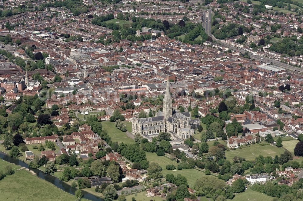 Aerial photograph Salisbury - Church building of the cathedral of in Salisbury in United Kingdom