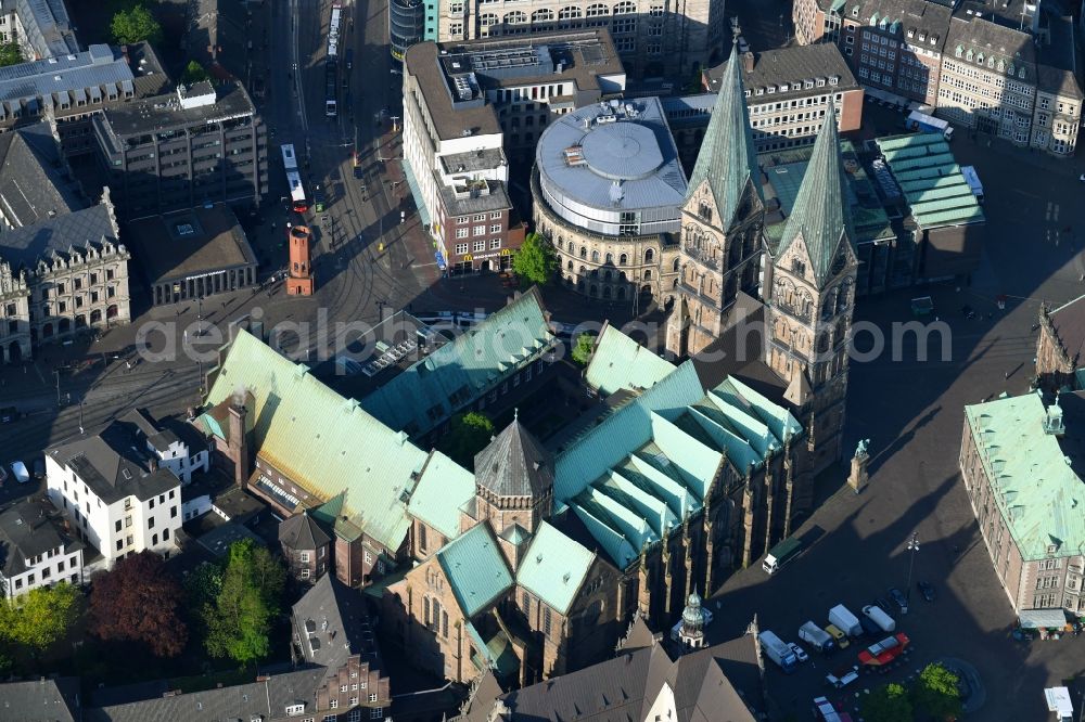 Aerial photograph Bremen - Church Building of the Cathedral of St. Peter's Cathedral Bremen in the Old Town of Bremen, Germany