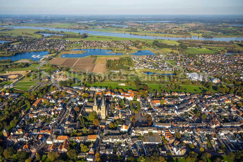 Aerial photograph Xanten - Church building of the cathedral of Sankt Viktor in Xanten in the state North Rhine-Westphalia, Germany