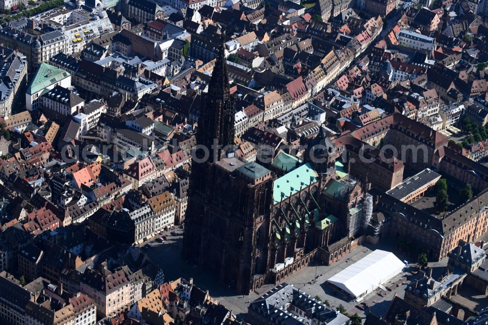 Strasbourg - Straßburg from the bird's eye view: Church building of the cathedral of Strassburger Muenster Cathedrale Notre Dame de Strasbourg in Strasbourg in Grand Est, France