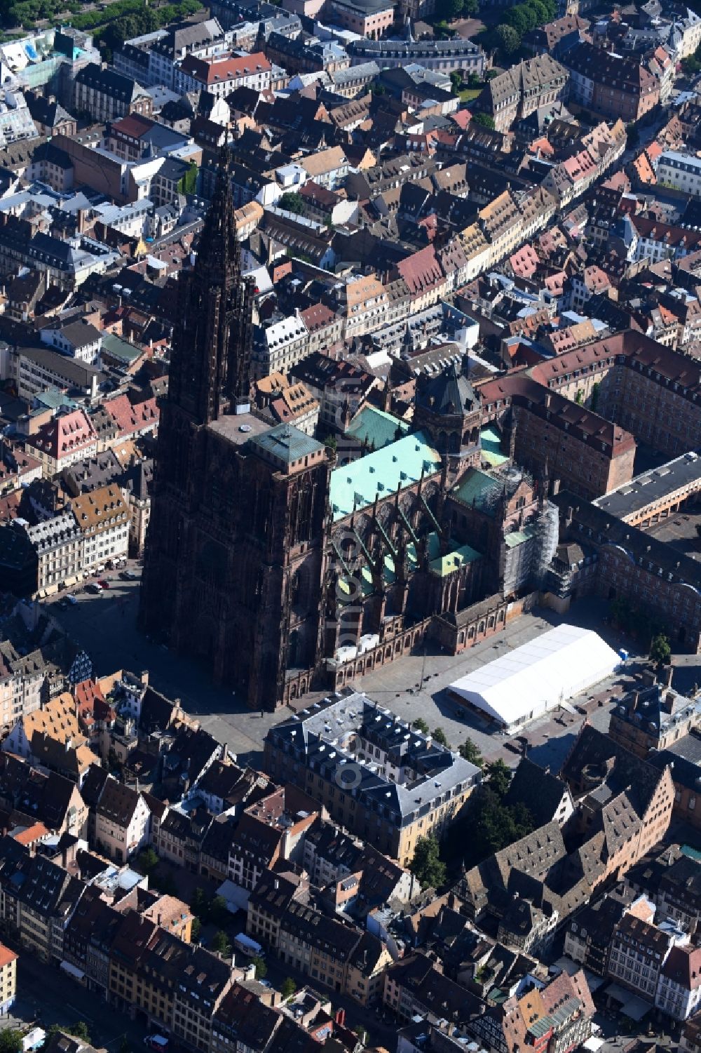 Aerial image Strasbourg - Straßburg - Church building of the cathedral of Strassburger Muenster Cathedrale Notre Dame de Strasbourg in Strasbourg in Grand Est, France