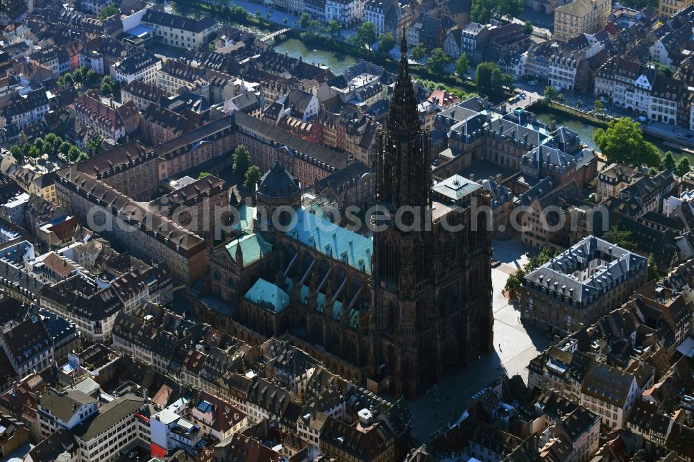 Strasbourg - Straßburg from the bird's eye view: Church building of the cathedral of Strassburger Muenster Cathedrale Notre Dame de Strasbourg in Strasbourg in Grand Est, France