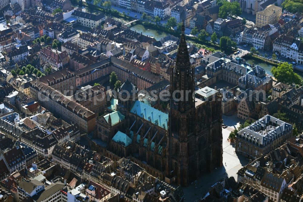 Aerial image Strasbourg - Straßburg - Church building of the cathedral of Strassburger Muenster Cathedrale Notre Dame de Strasbourg in Strasbourg in Grand Est, France