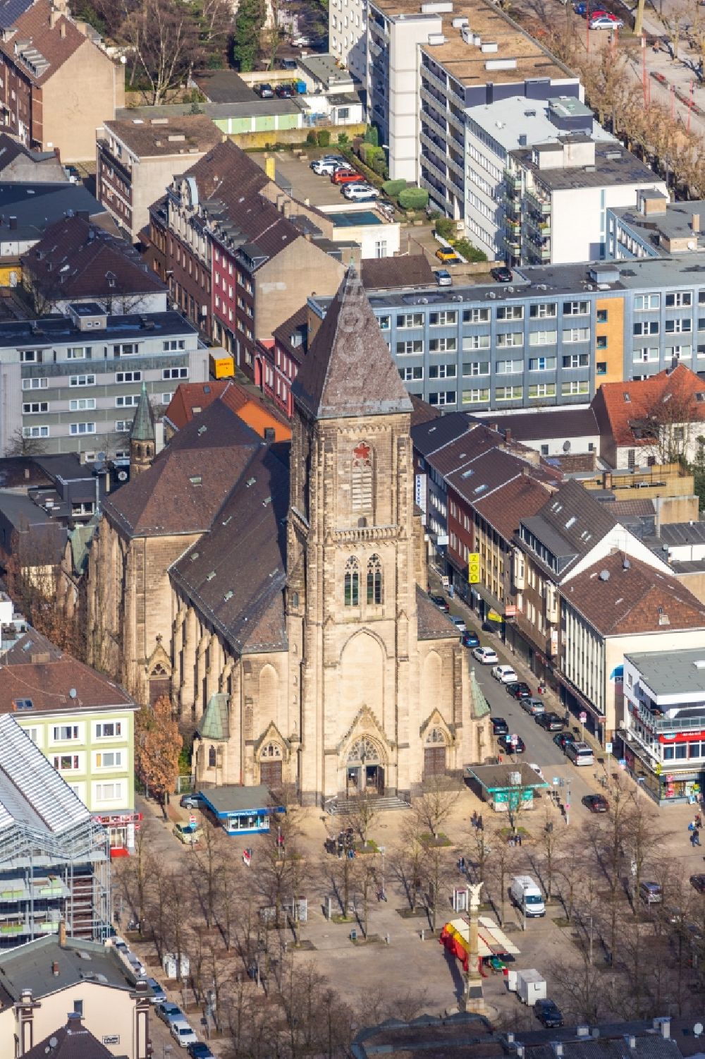 Aerial image Oberhausen - Church building Katholische Kirche on Altmarkt and Jobcenter Oberhausen on Marktstrasse in Oberhausen in the state North Rhine-Westphalia, Germany