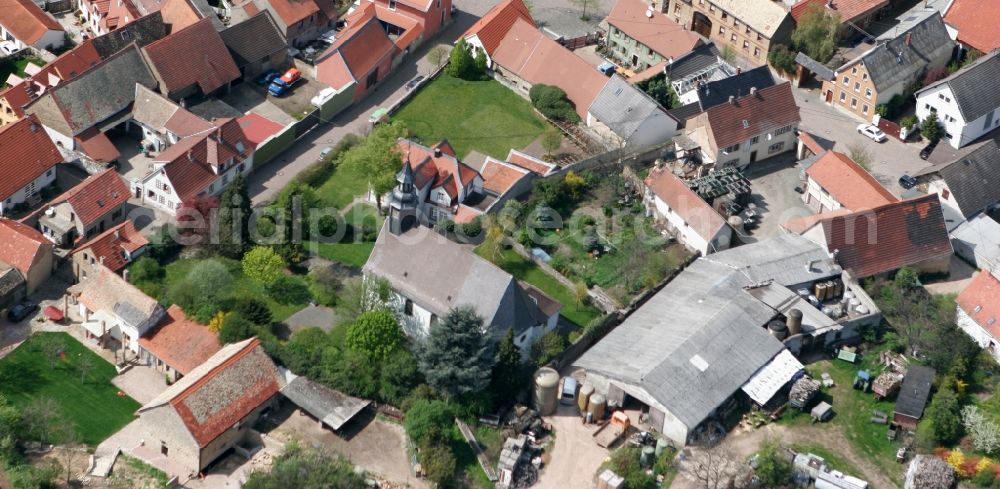 Aerial photograph Weinolsheim - Catholic church Saint Peter at the Kirchgasse in Weinolsheim in Rhineland-Palatine