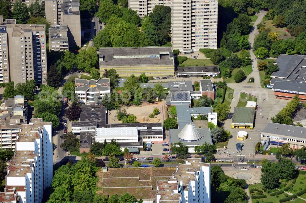 Aerial image Berlin - Catholic parish of St. Dominic with kindergarten at the Lipschitzallee in Berlin-Gropiusstadt in the administrative district of Neukoelln