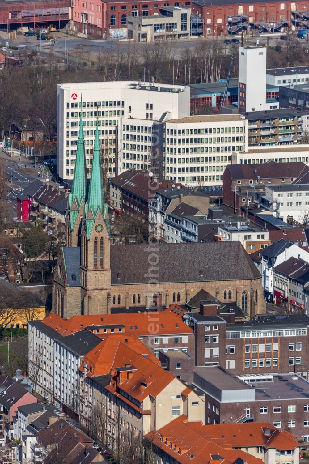 Oberhausen from the bird's eye view: Church building of katholischen Kirchgemeinde St.Marien in the district Marienviertel in Oberhausen in the state North Rhine-Westphalia, Germany