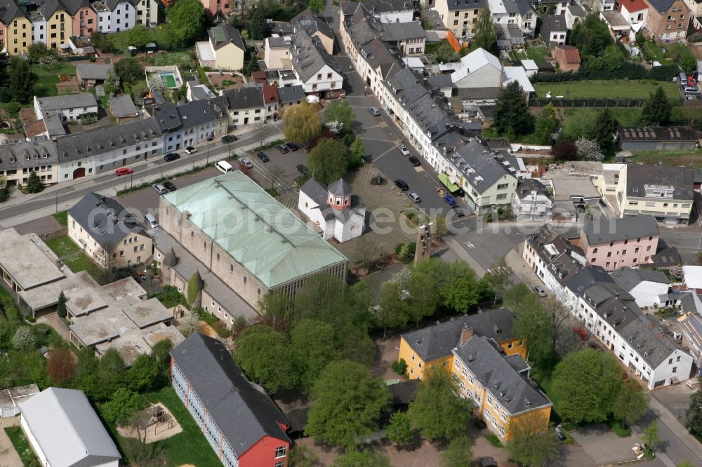 Aerial image Trier - Catholic kindergarten Heiligkreuz in the district of Trier-South in Trier in Rhineland-Palatinate