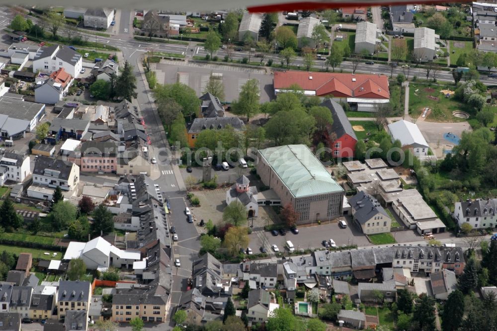 Aerial image Trier - Catholic kindergarten Heiligkreuz in the district of Trier-South in Trier in Rhineland-Palatinate