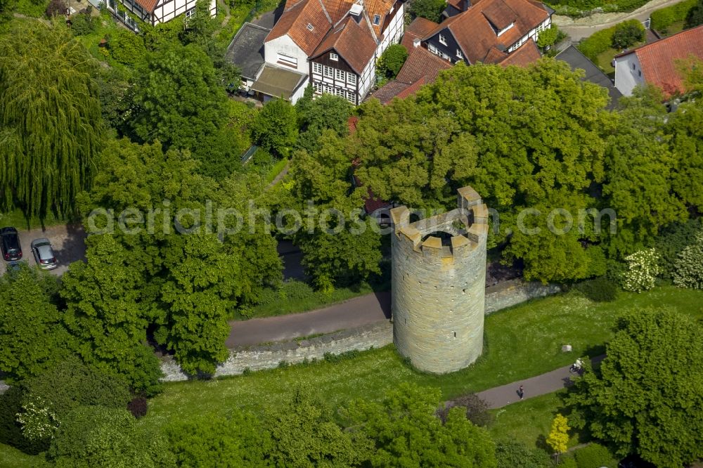 Aerial image Soest - View of the Kattenturm and the city wall of Soest in the Soester Boerde in the state North Rhine-Westphalia