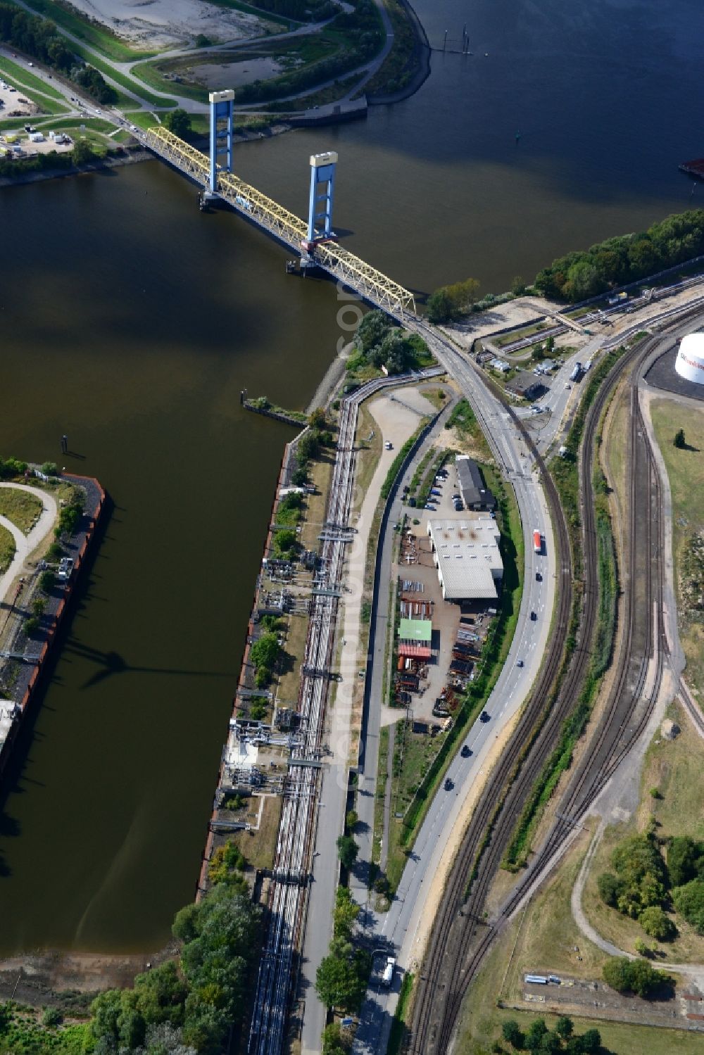 Hamburg from the bird's eye view: Kattwykdamm with Kattwykbridge and ramp in Hamburg-Wilhelmsburg. A project of the Hamburg Port Authority HPA