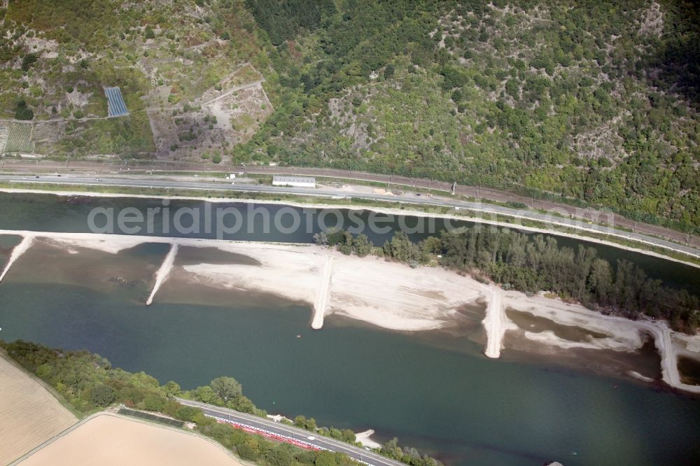 Kaub from above - Kauber Werth, a sandbank in the Rhine at Kaub in the state of Rhineland-Palatinate at low tide