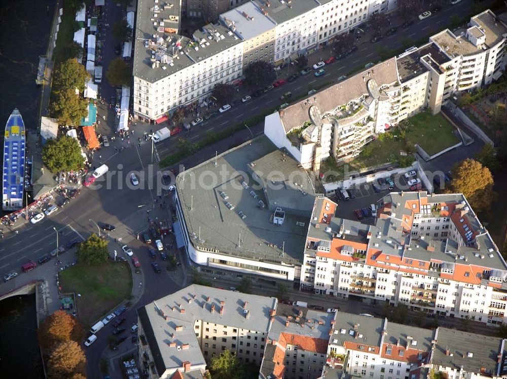 Aerial image Berlin-Kreuzberg - 05.10.2004 Kaufhaus Benitz in der Graefestr.1 in 10967 Berlin- Kreuzberg.