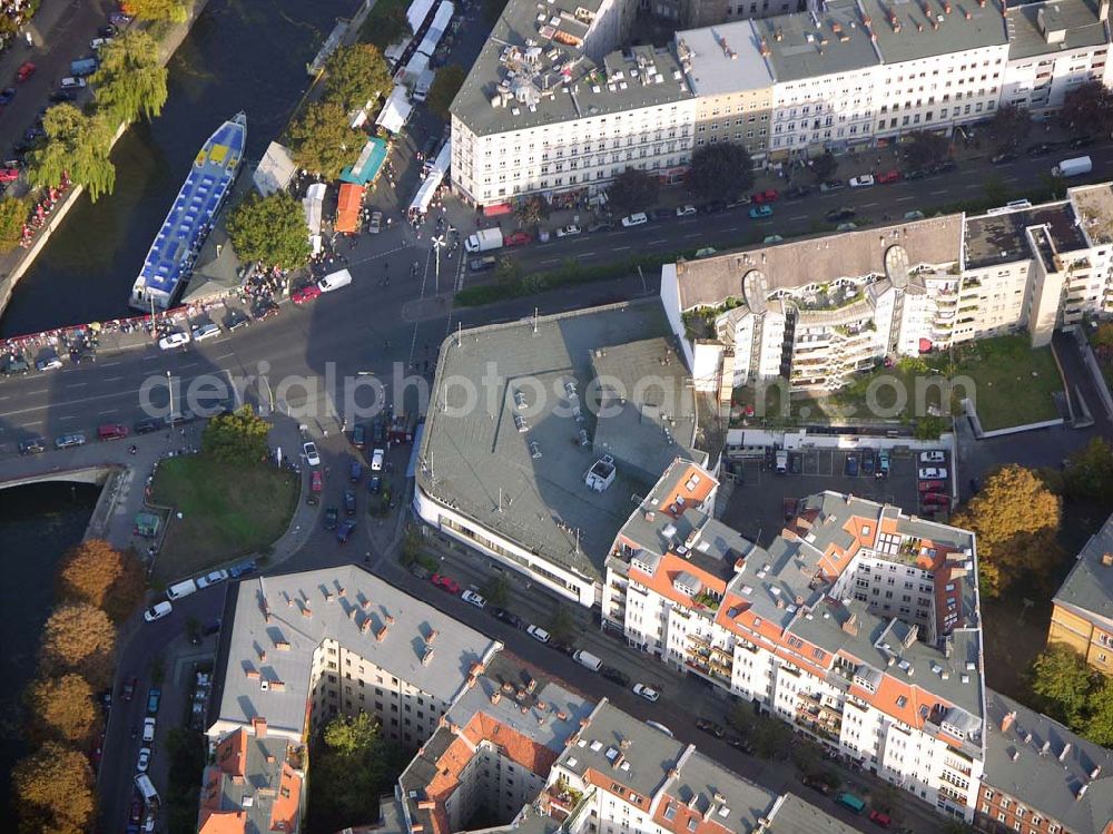 Aerial photograph Berlin-Kreuzberg - 05.10.2004 Kaufhaus Benitz in der Graefestr.1 in 10967 Berlin- Kreuzberg.