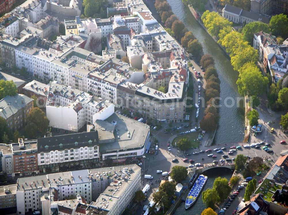 Berlin-Kreuzberg from above - 05.10.2004 Kaufhaus Benitz in der Graefestr.1 in 10967 Berlin- Kreuzberg.